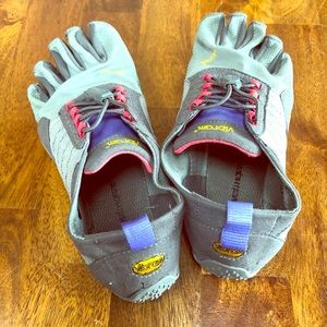 Trek Ascent Women’s vibram Five Toe shoes NWOT